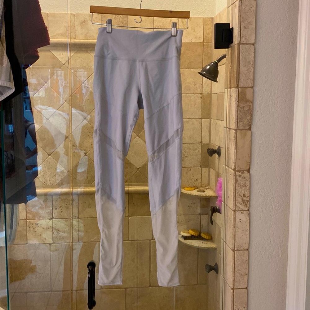 ALO medium yoga pants